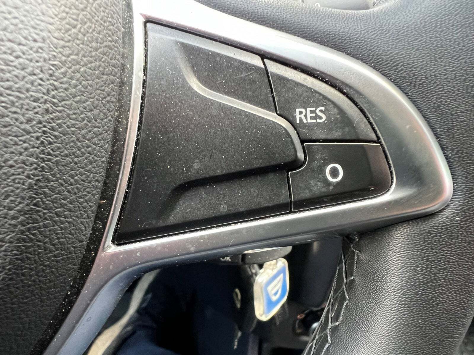 Grå Dacia Duster fra 2017