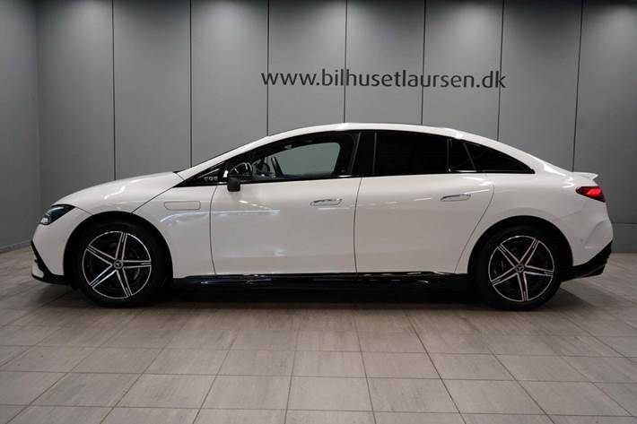 Hvid Mercedes EQE350 fra 2024