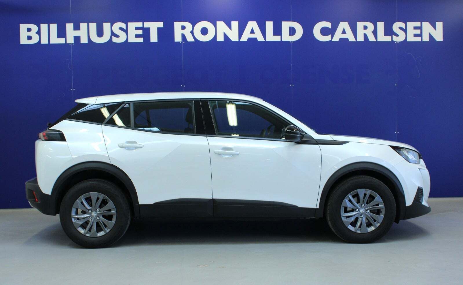 Hvid Peugeot 2008 fra 2023