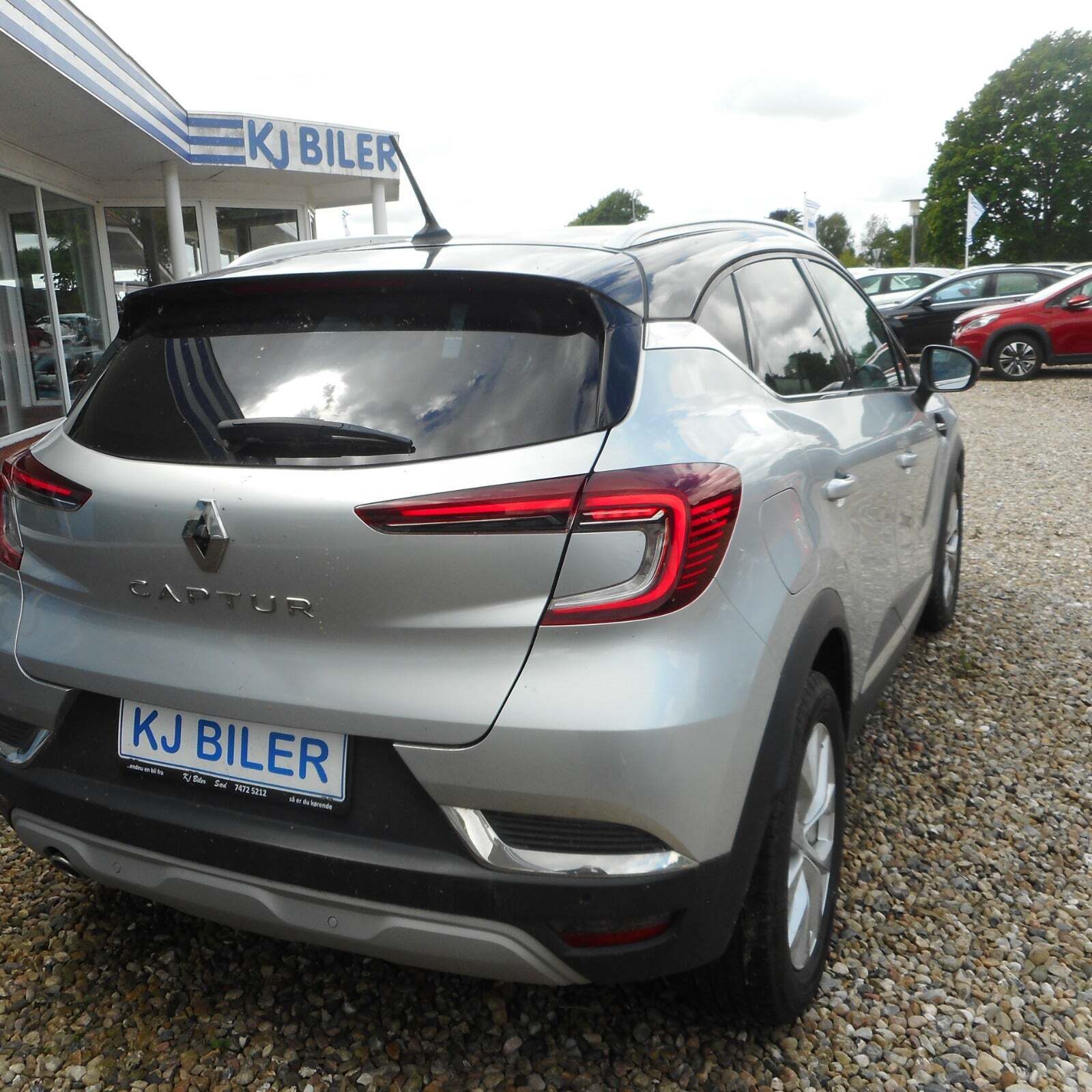 Grå Renault Captur fra 2020