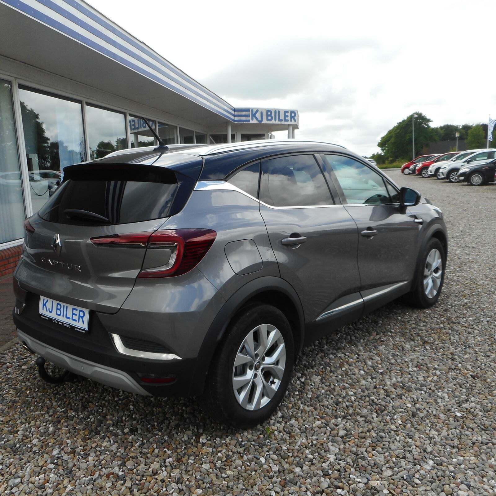 Grå Renault Captur fra 2020