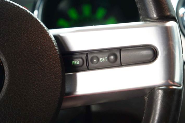 Rød Ford Mustang fra 2005