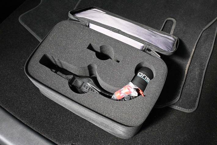 Hvid Tesla Model Y fra 2024