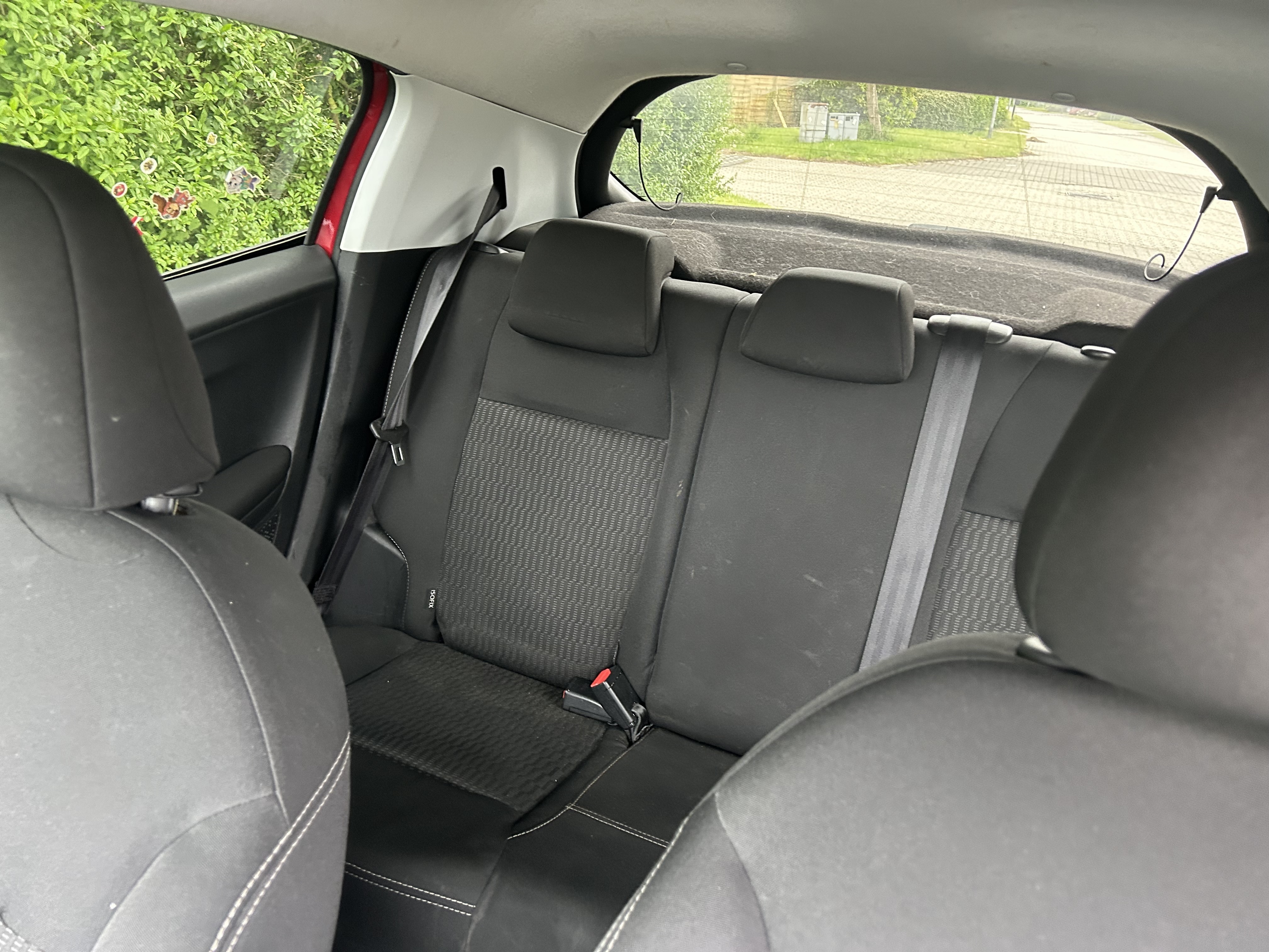 Rød Peugeot 208 fra 2016