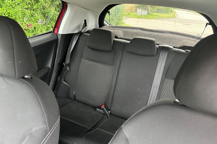 Rød Peugeot 208 fra 2016