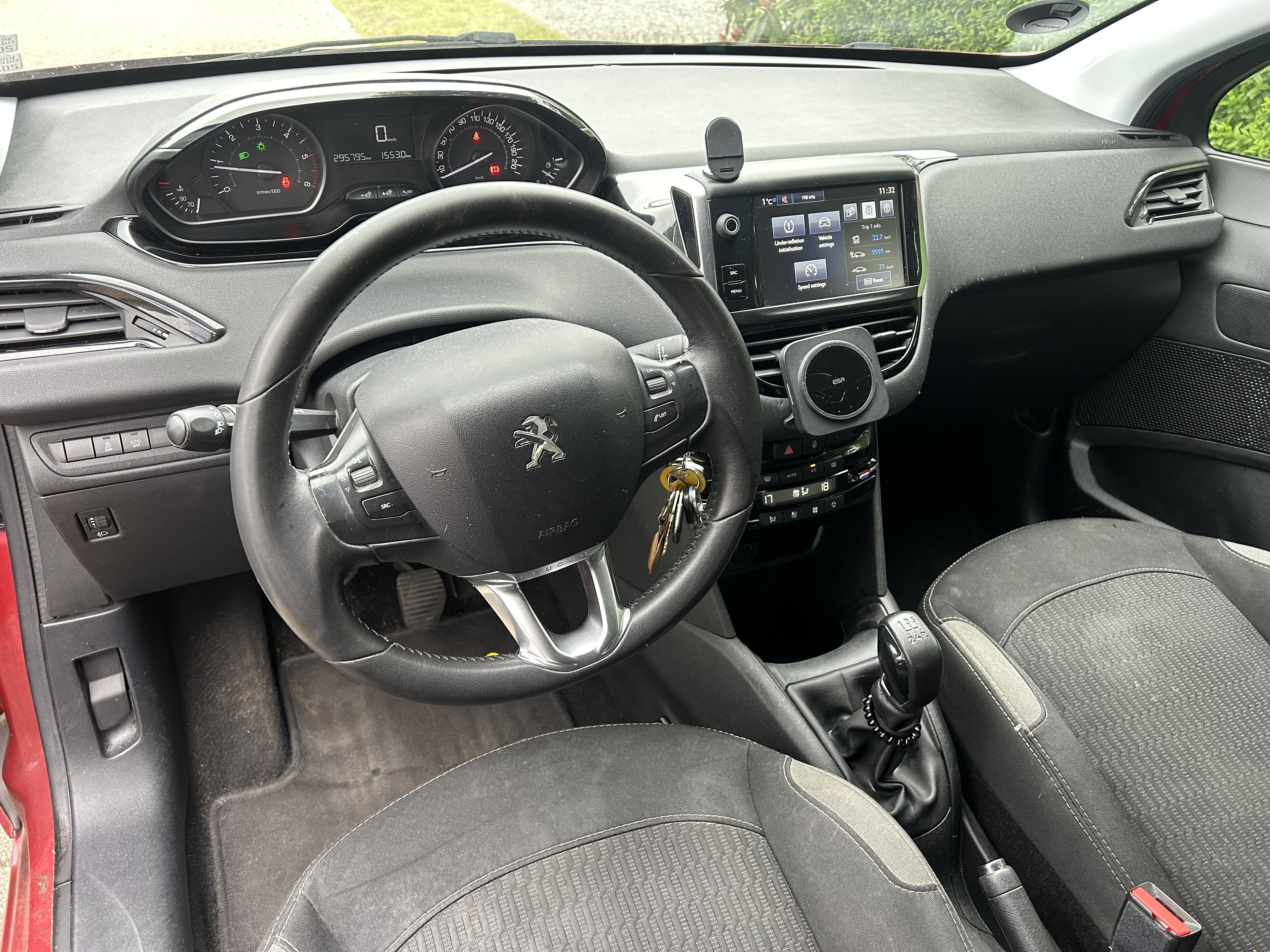 Rød Peugeot 208 fra 2016