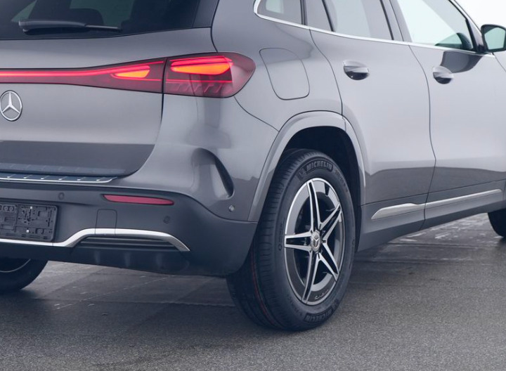Grå Mercedes EQA250+ fra 2024