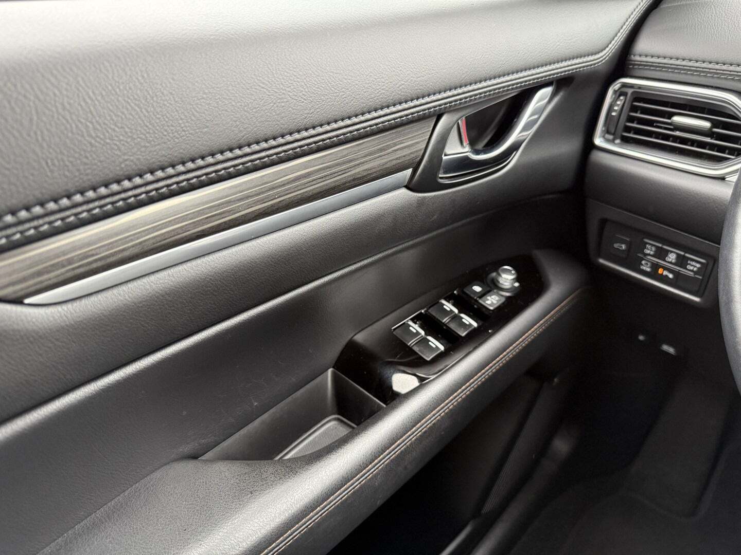 Grå Mazda CX-5 fra 2022