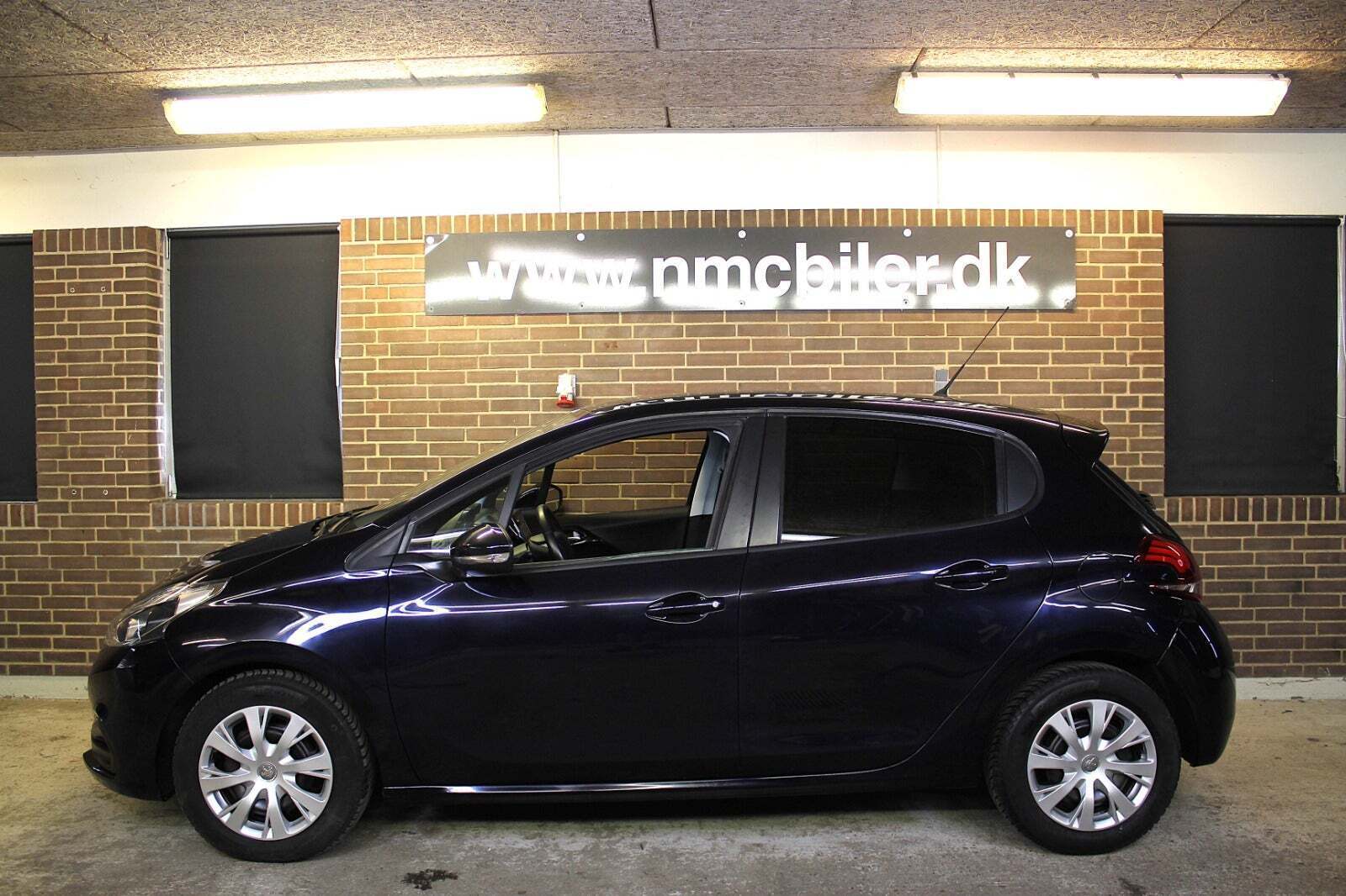 Blå Peugeot 208 fra 2016