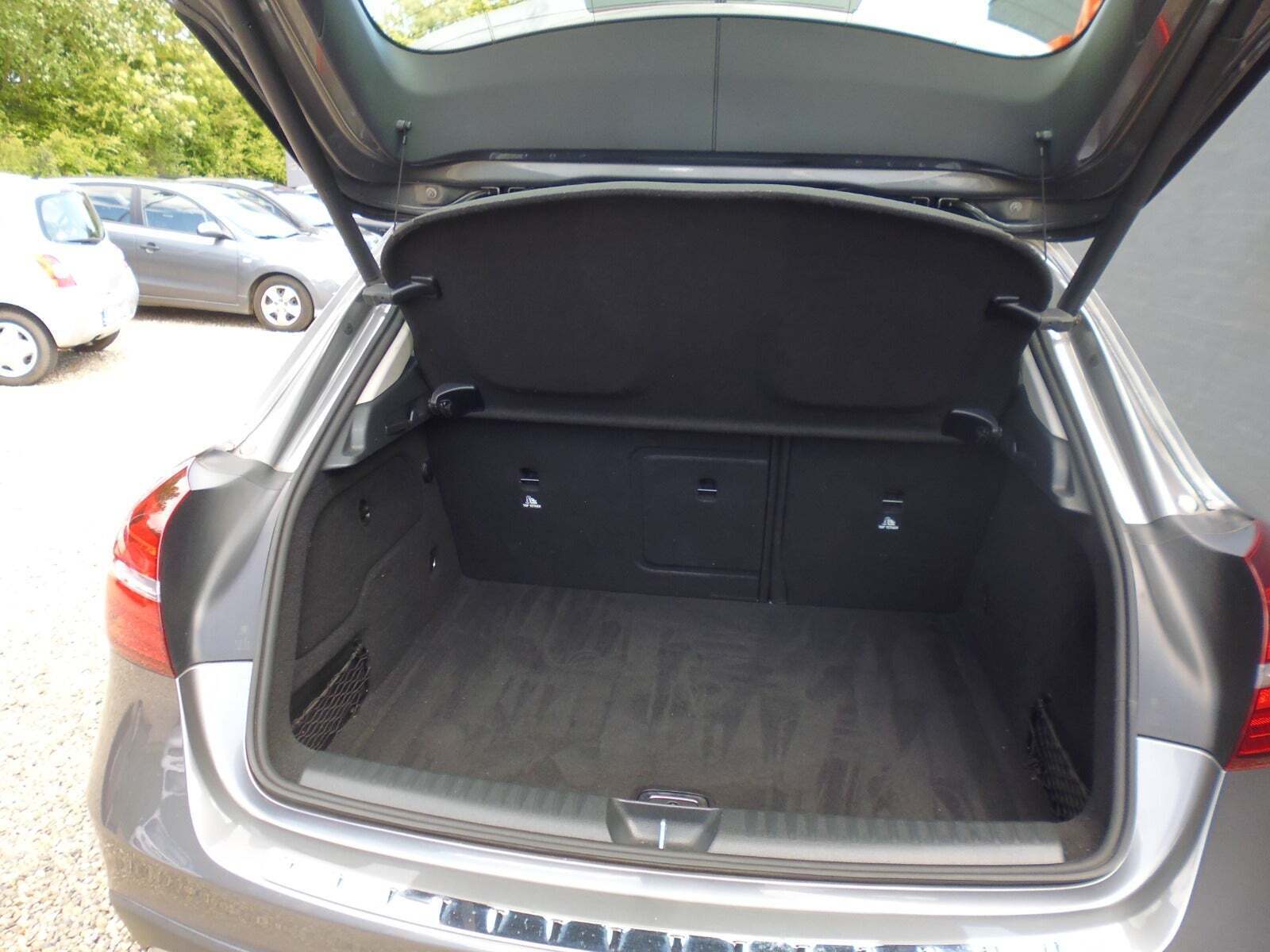 undefined Mercedes GLA200 fra 2019 set udefra