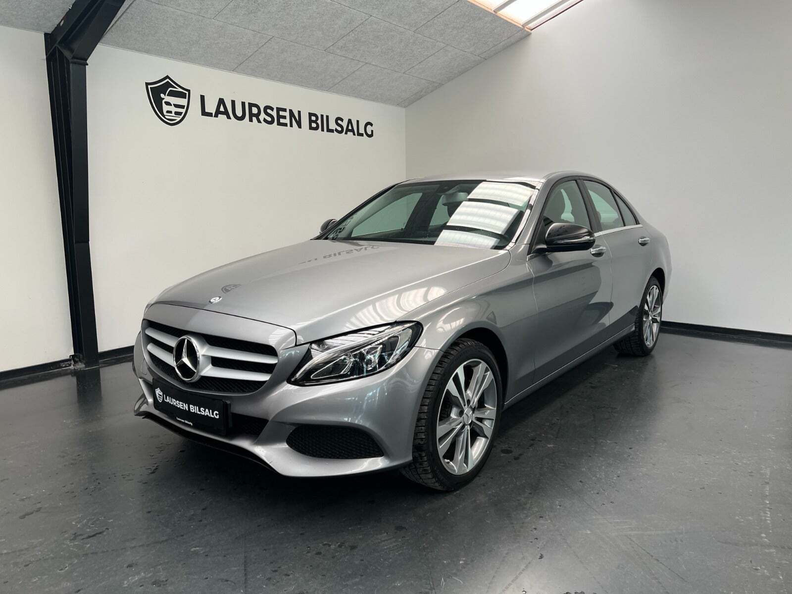 Sølv Mercedes C200 fra 2016