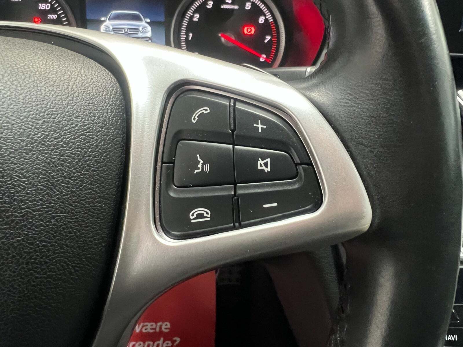 Sølv Mercedes C200 fra 2016