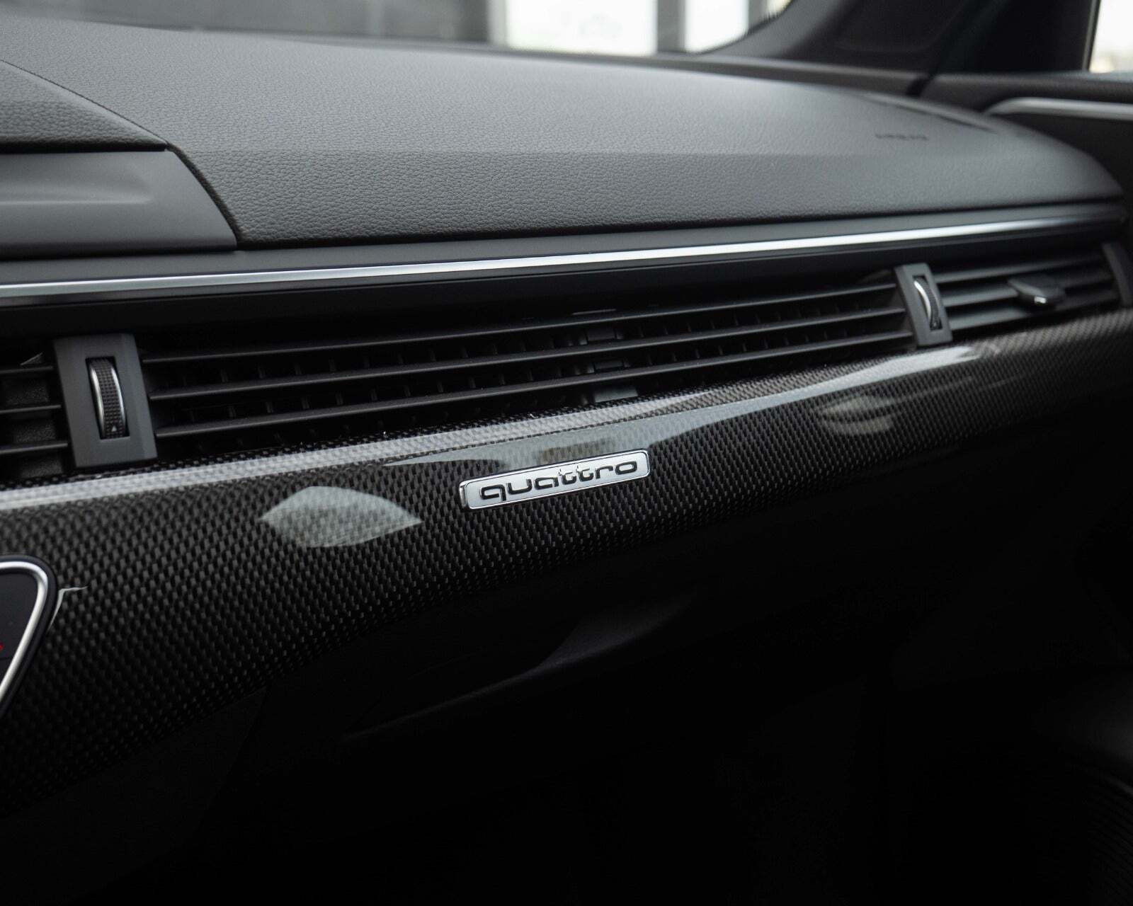 Grå Audi S4 fra 2018