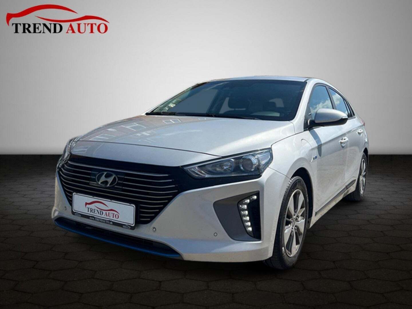 Sølv Hyundai Ioniq fra 2019 set udefra