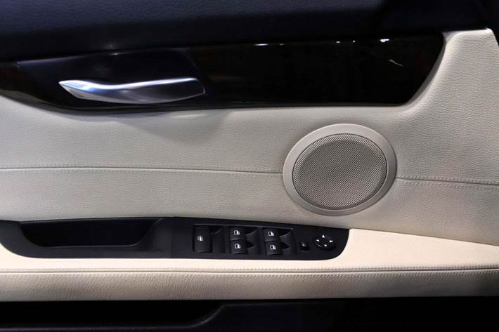 Brun BMW Z4 fra 2010 set indefra