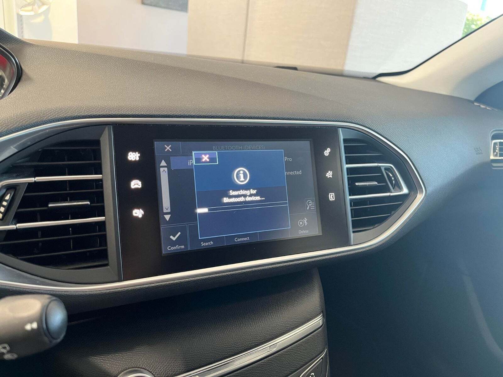 Grå Peugeot 308 fra 2015