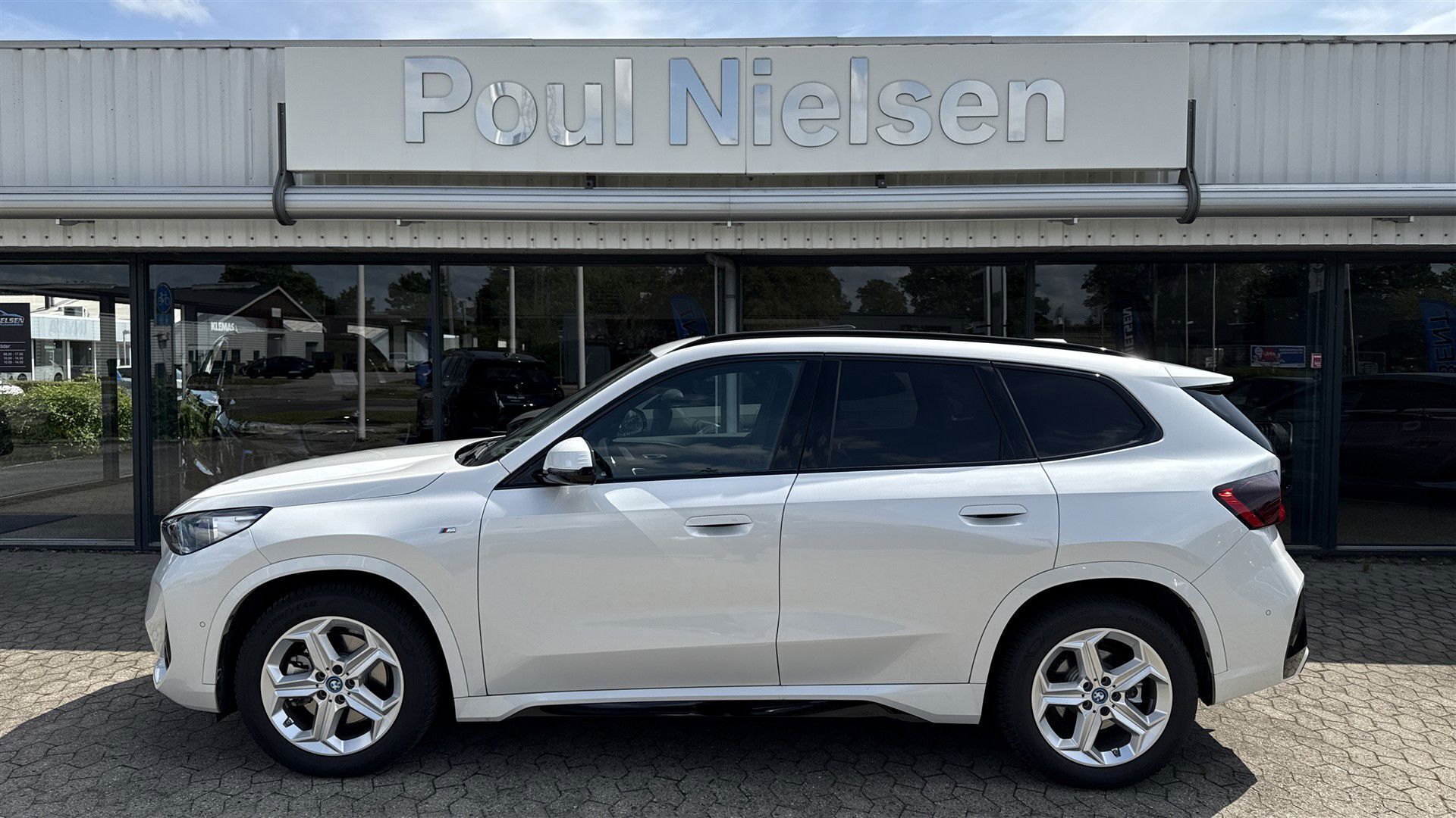 Hvid BMW iX1 fra 2024