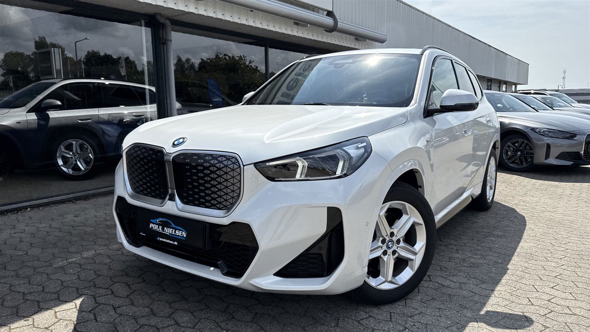 Hvid BMW iX1 fra 2024