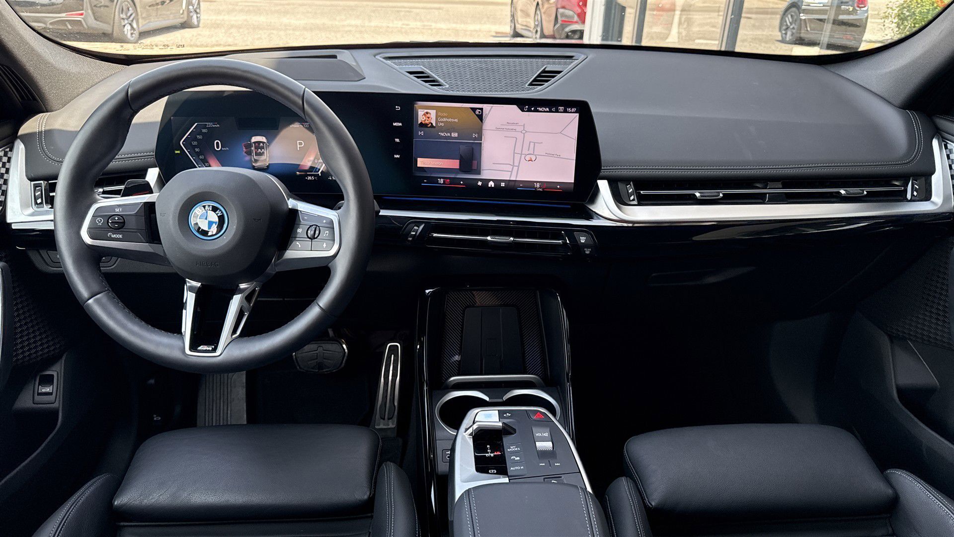 Hvid BMW iX1 fra 2024