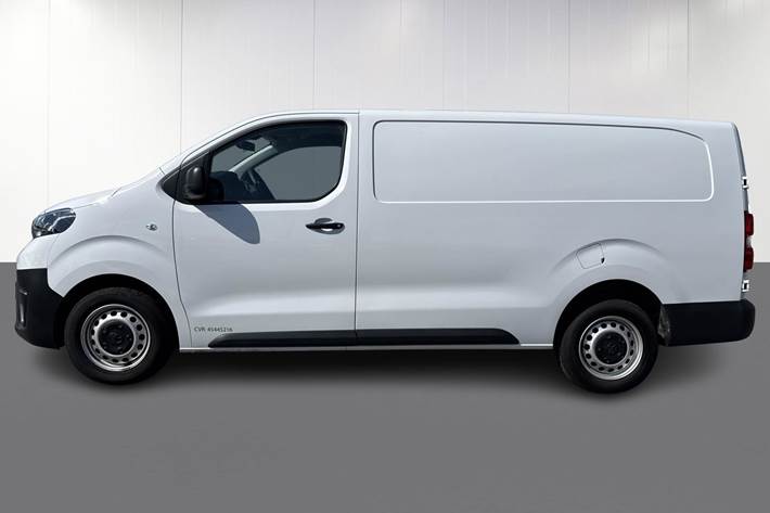 Hvid Toyota ProAce fra 2023