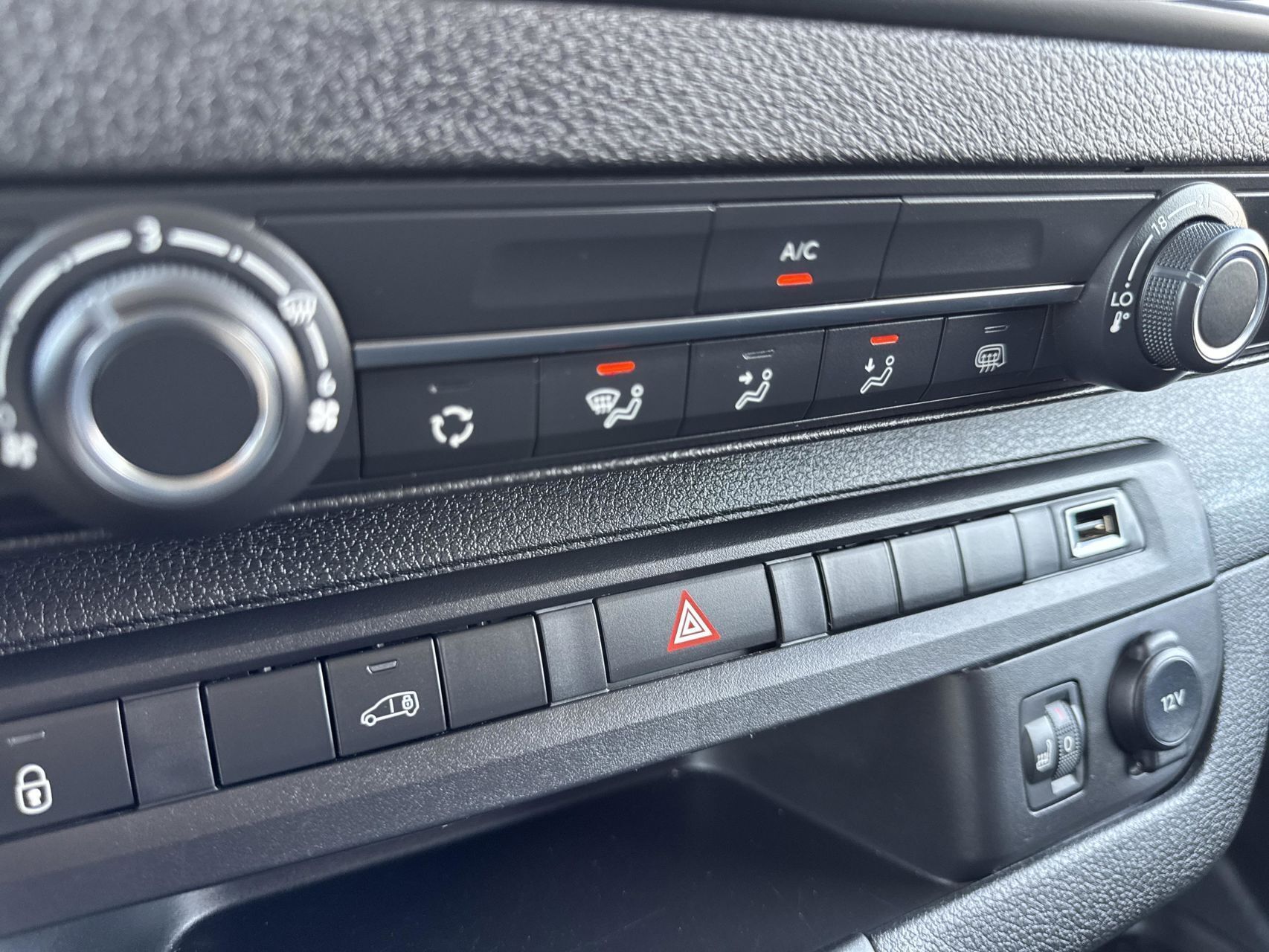 Hvid Toyota ProAce fra 2023