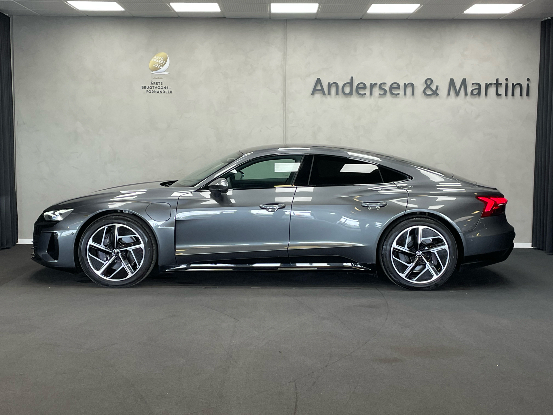 Grå Audi e-tron GT fra 2022