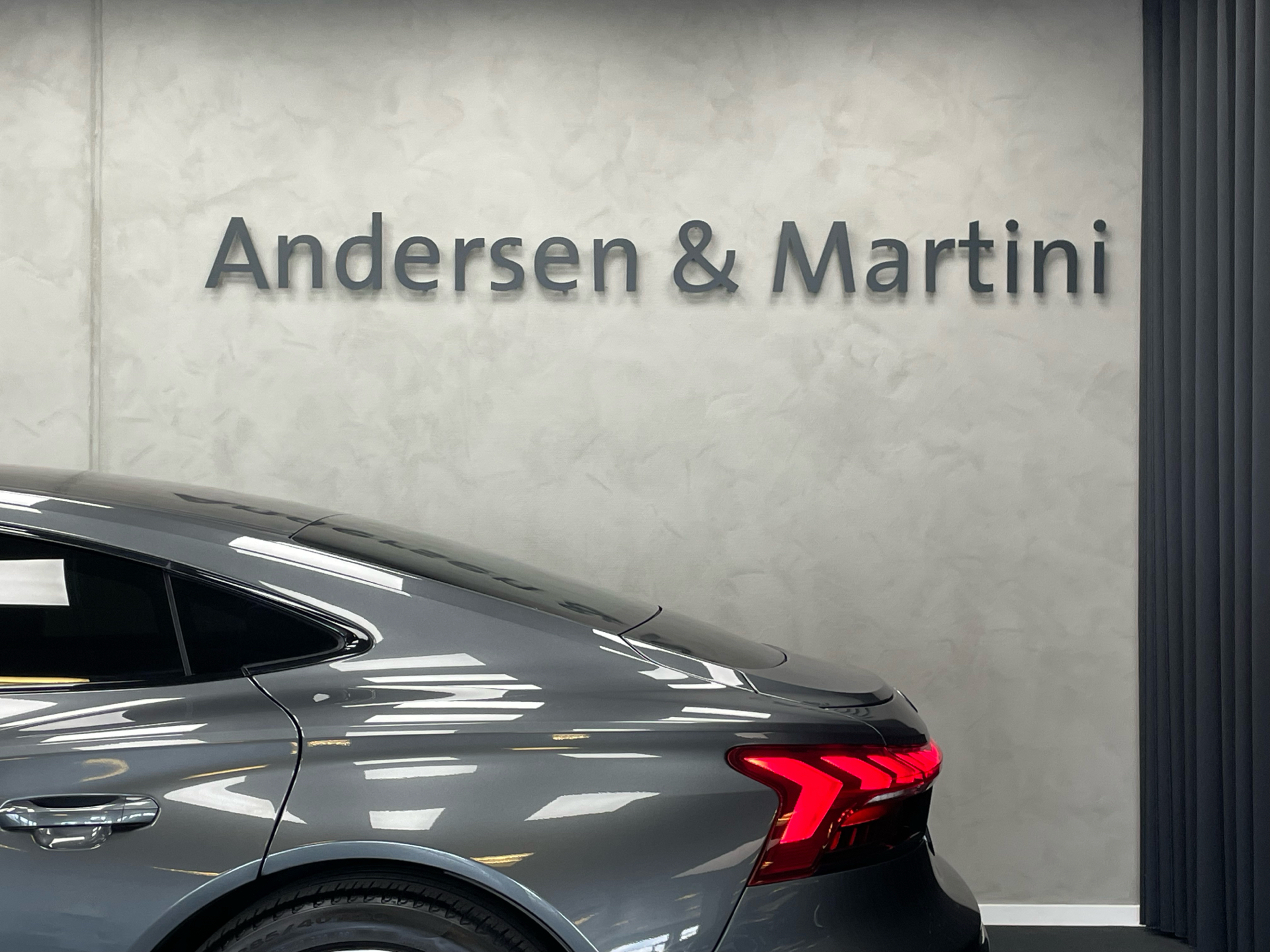 Grå Audi e-tron GT fra 2022