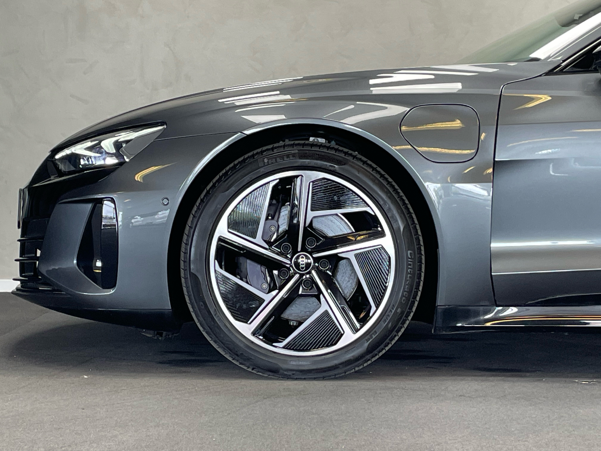 Grå Audi e-tron GT fra 2022