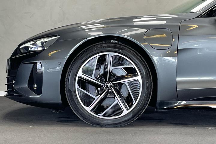 Grå Audi e-tron GT fra 2022