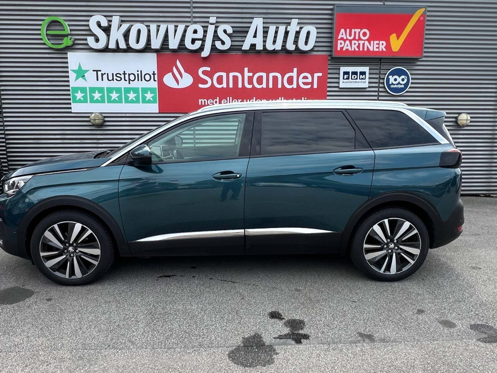 Grøn Peugeot 5008 fra 2019