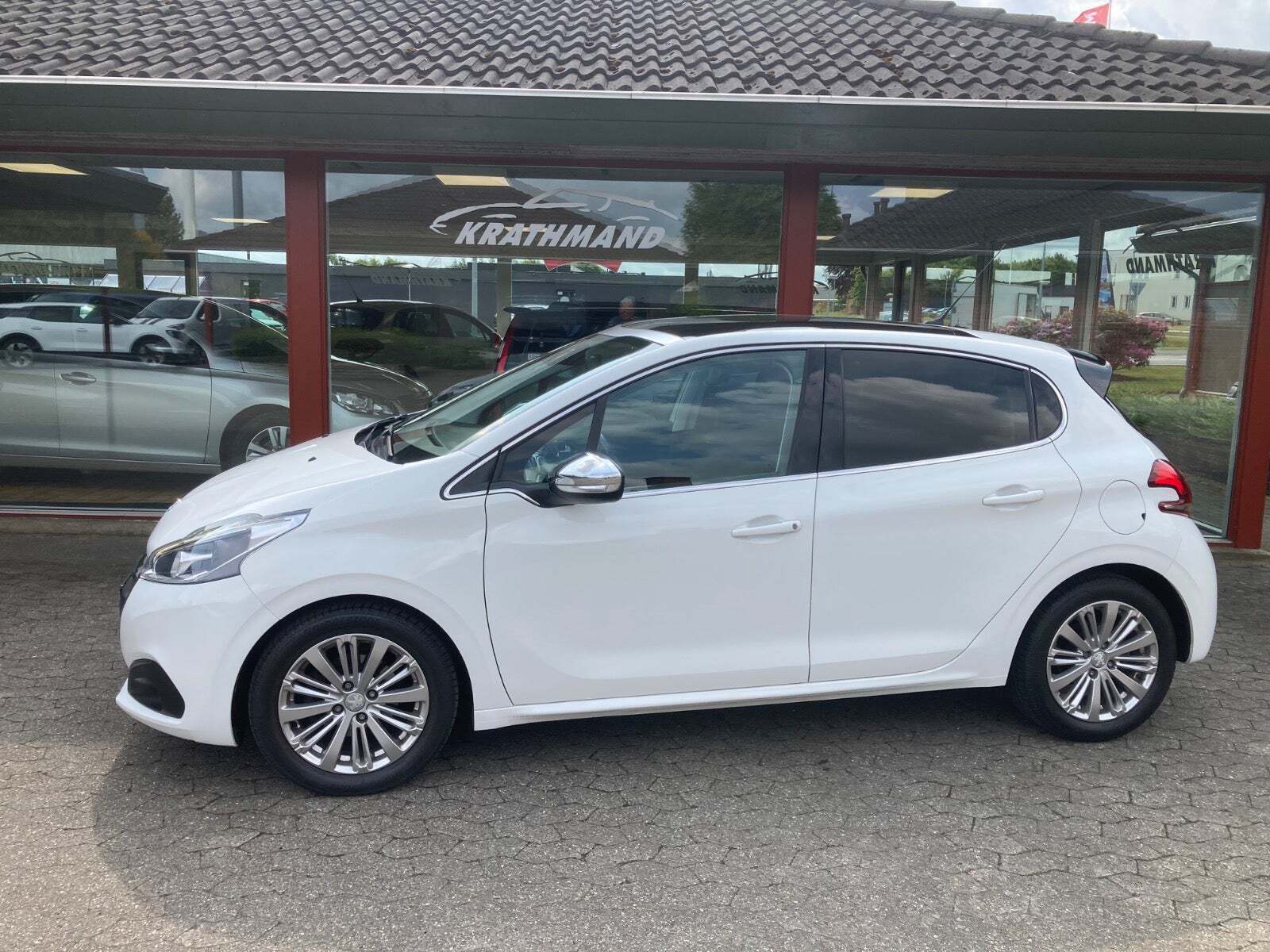 Hvid Peugeot 208 fra 2018