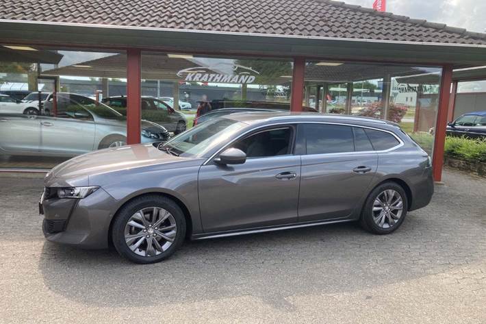 Grå Peugeot 508 fra 2020