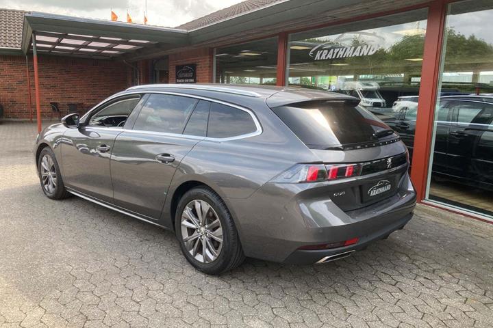 Grå Peugeot 508 fra 2020