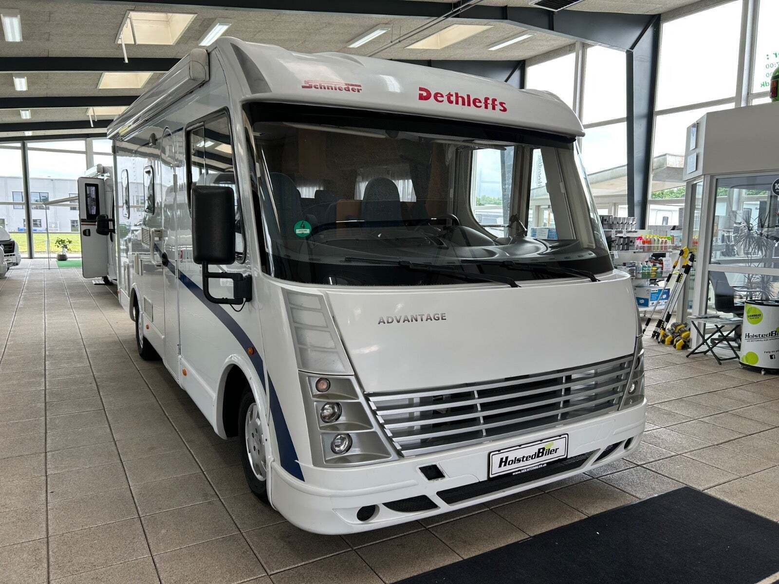 Beige Dethleffs Advantage I 6501 B fra 2007 set udefra