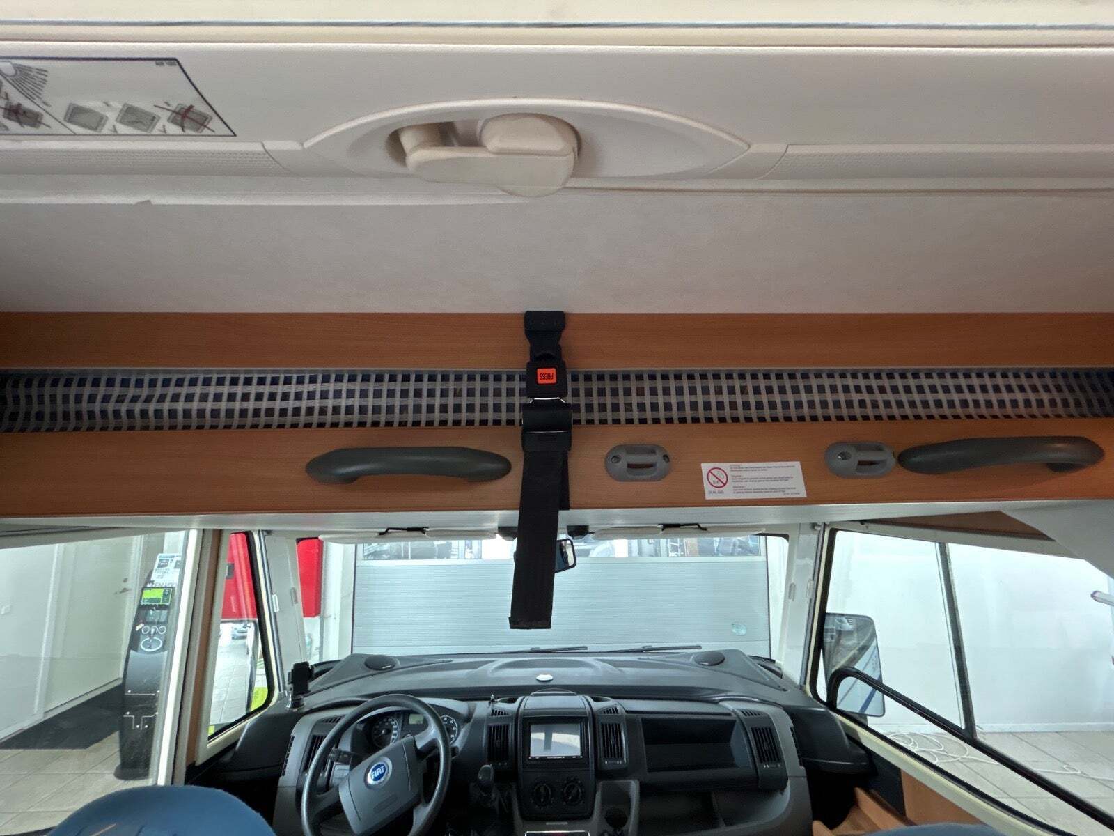 Beige Dethleffs Advantage I 6501 B fra 2007 set indefra