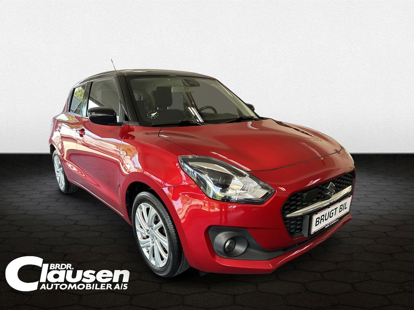 Rød Suzuki Swift fra 2021 set udefra