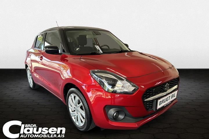 Rød Suzuki Swift fra 2021 set udefra