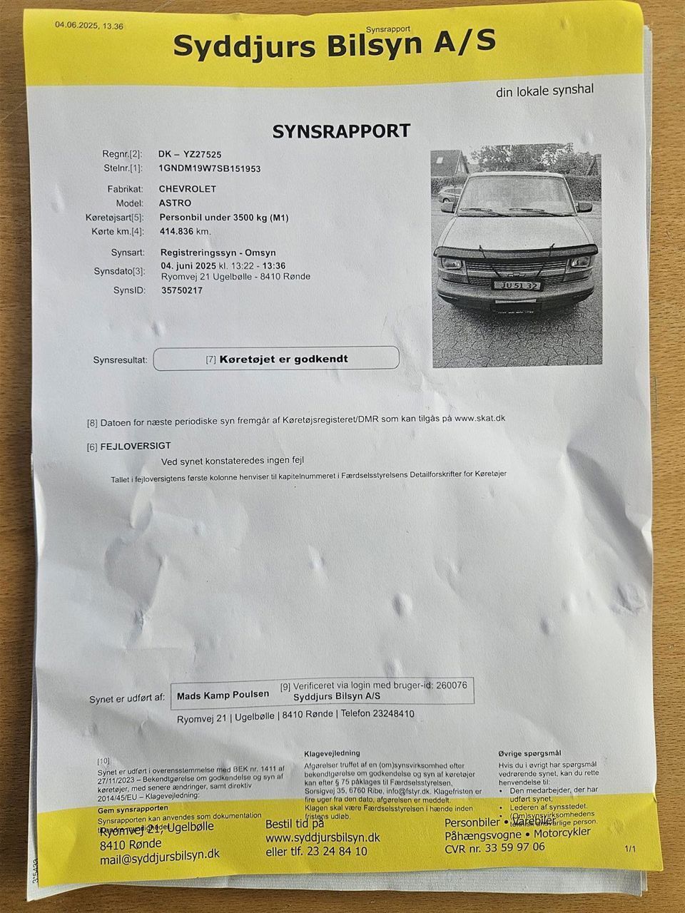 Sort Chevrolet Astro fra 1997 set udefra