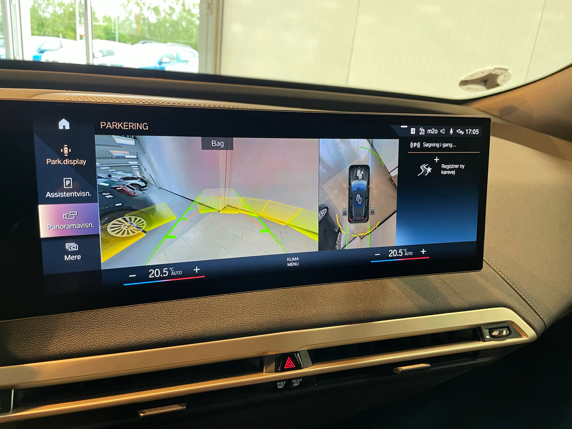 Grå BMW iX fra 2022