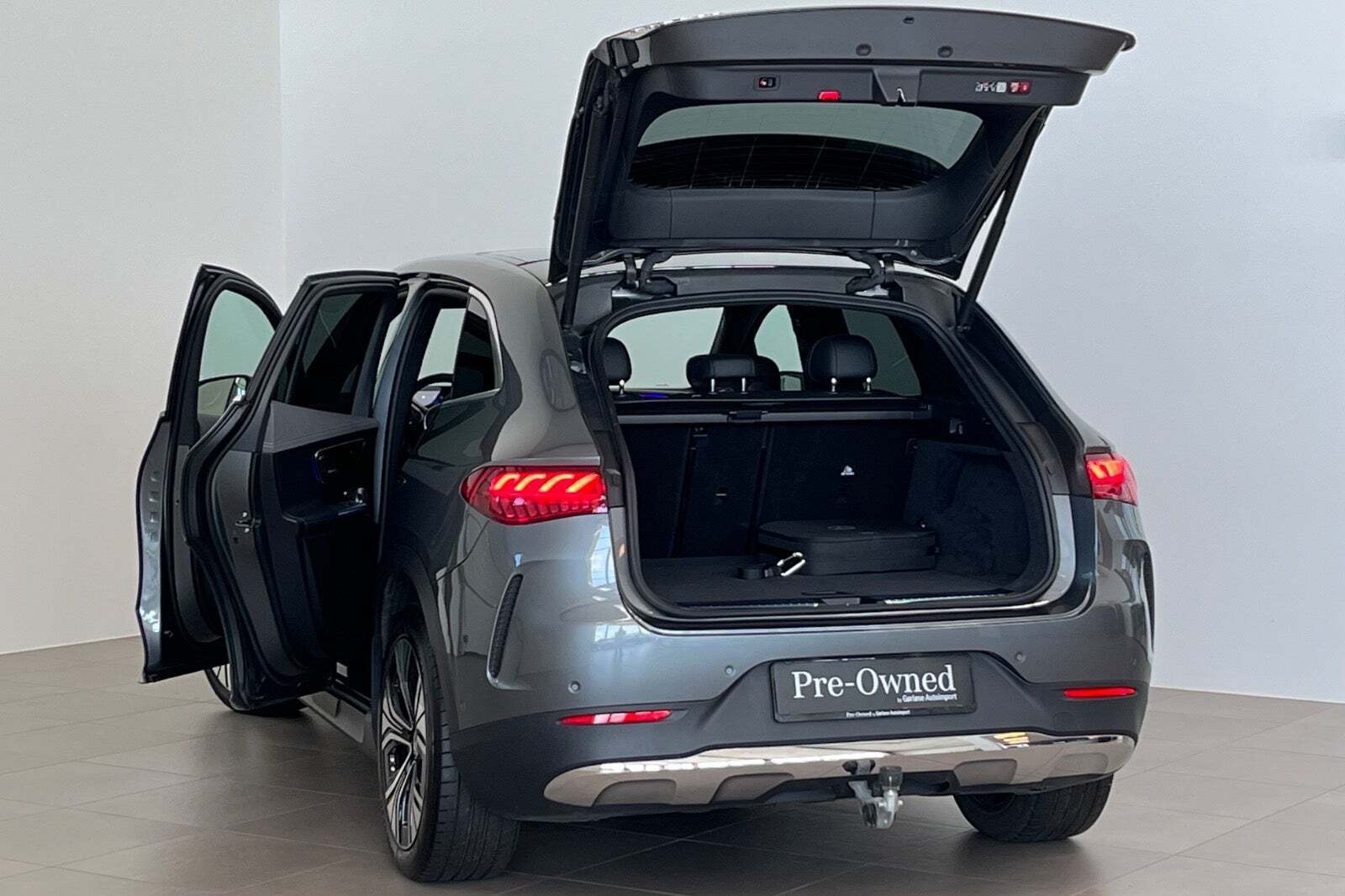 Grå Mercedes EQE300 SUV fra 2024