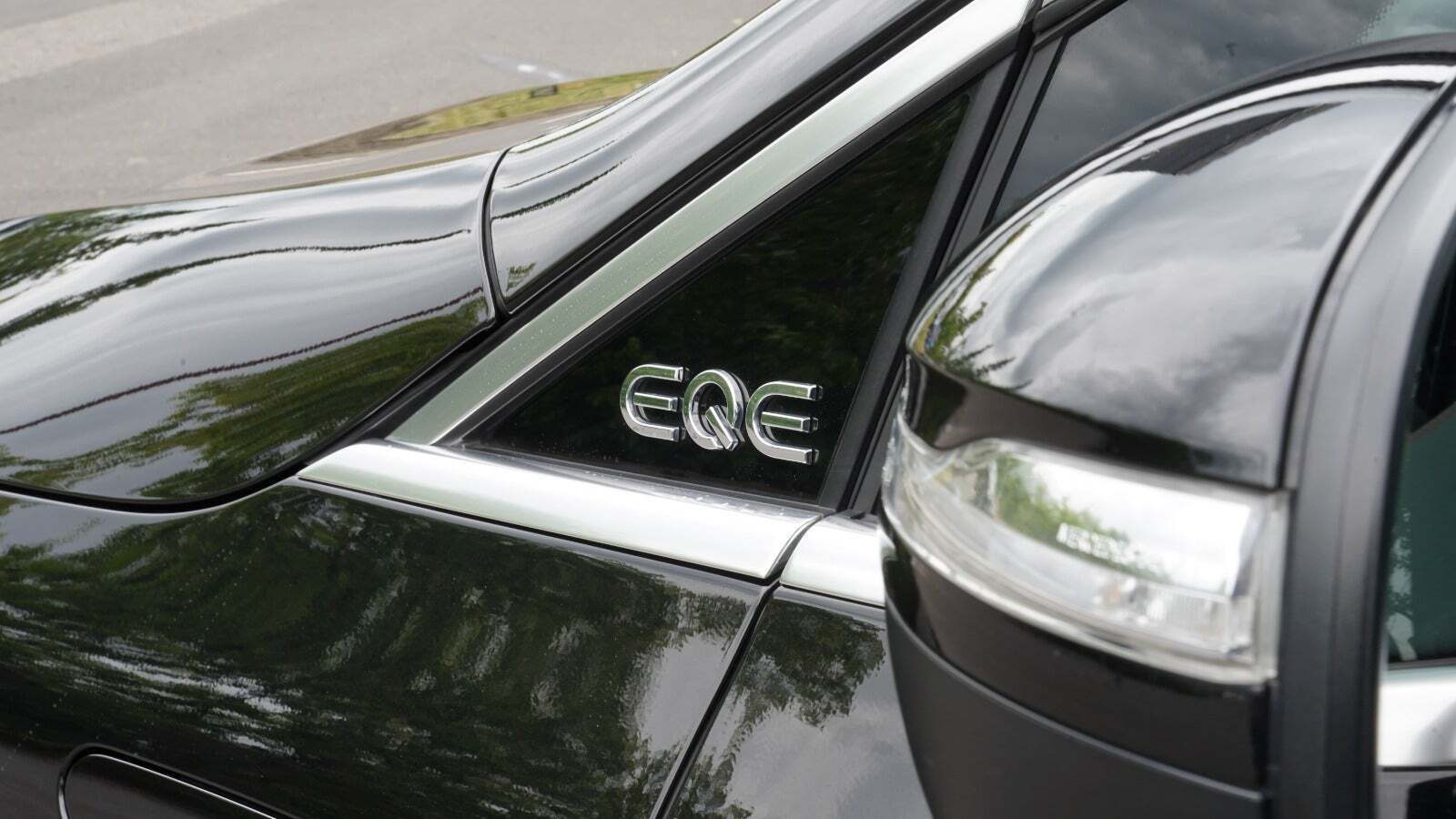 Sort Mercedes EQE350+ SUV fra 2023