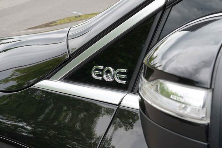 Sort Mercedes EQE350+ SUV fra 2023