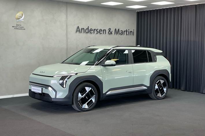 Grøn Kia EV3 fra 2025 set udefra