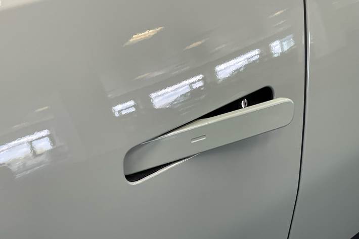 Grøn Kia EV3 fra 2025 set udefra