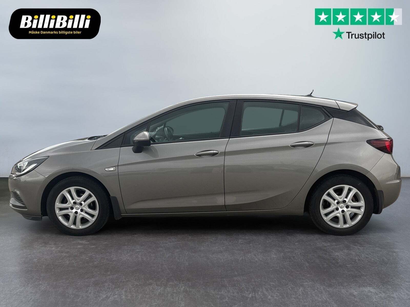 Orange Opel Astra fra 2016