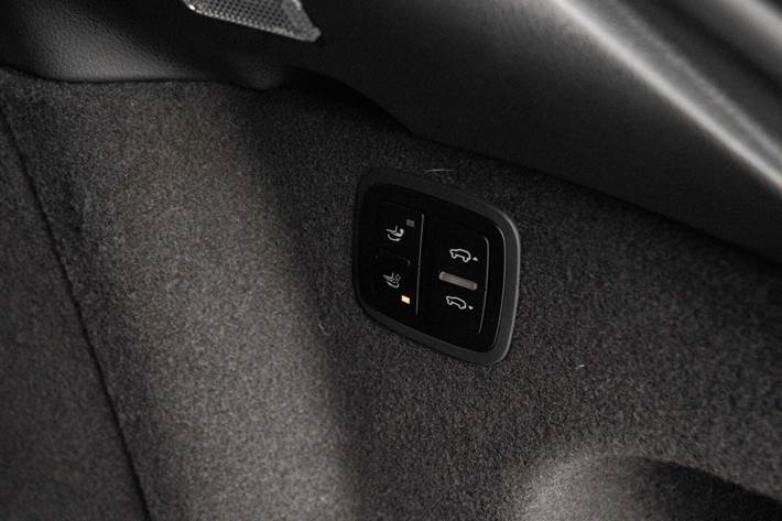 Grå Porsche Macan Turbo fra 2020