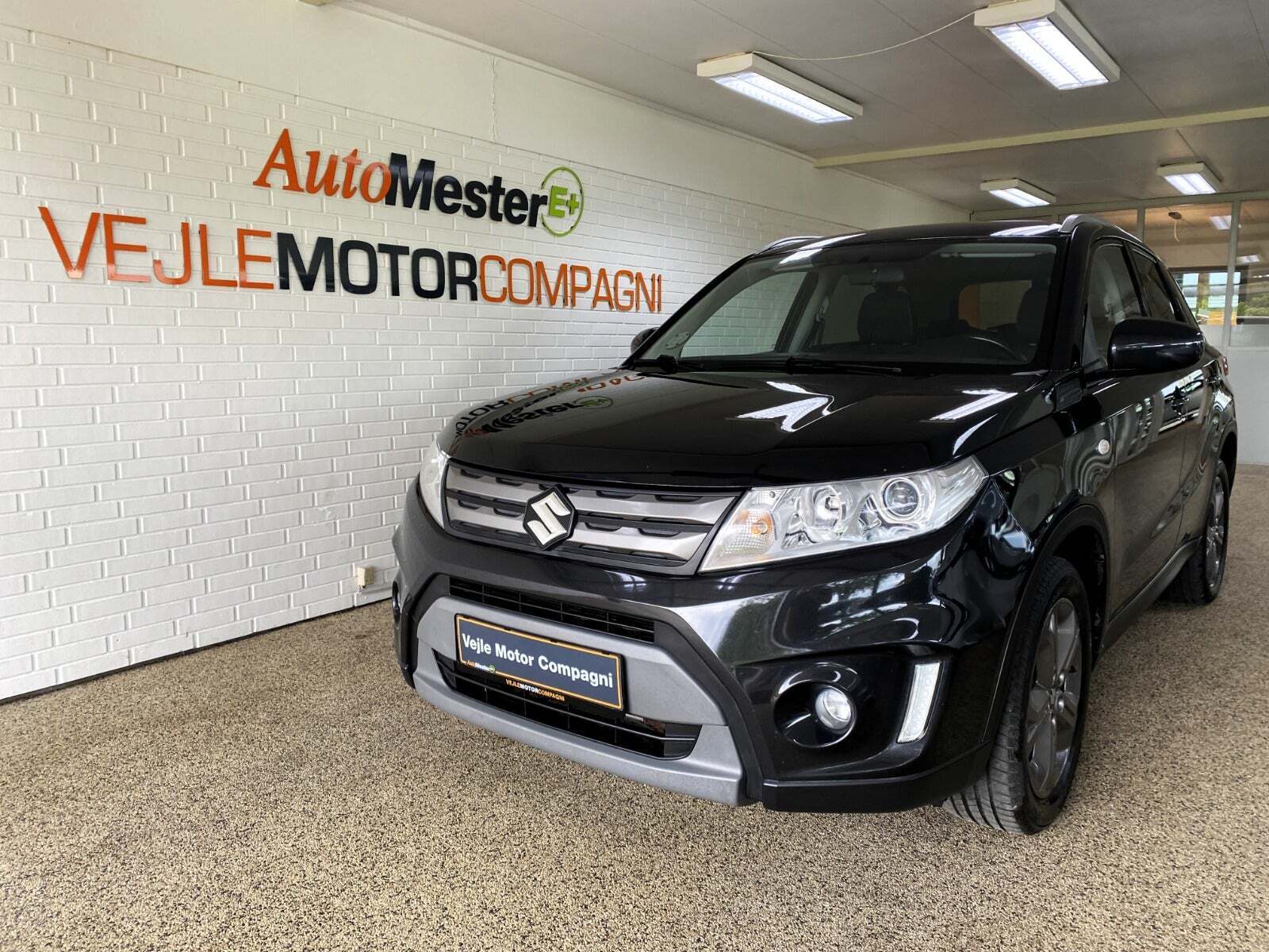 Sort Suzuki Vitara fra 2015