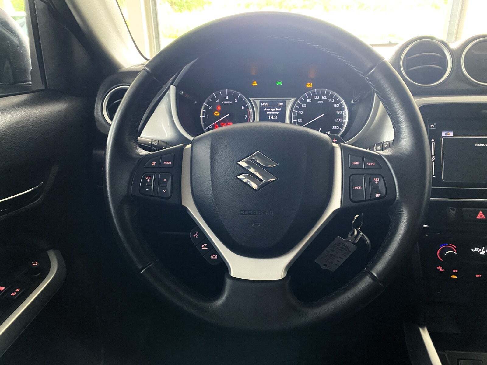 Sort Suzuki Vitara fra 2015