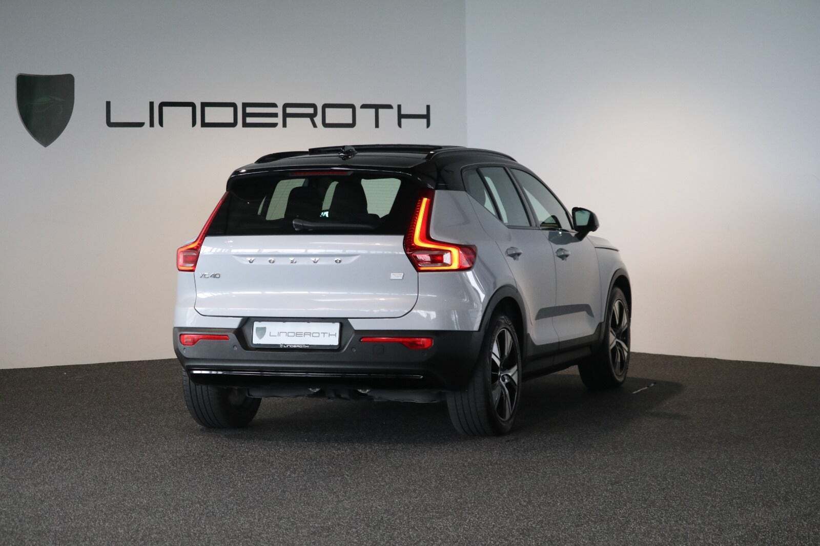 Grå Volvo XC40 fra 2022