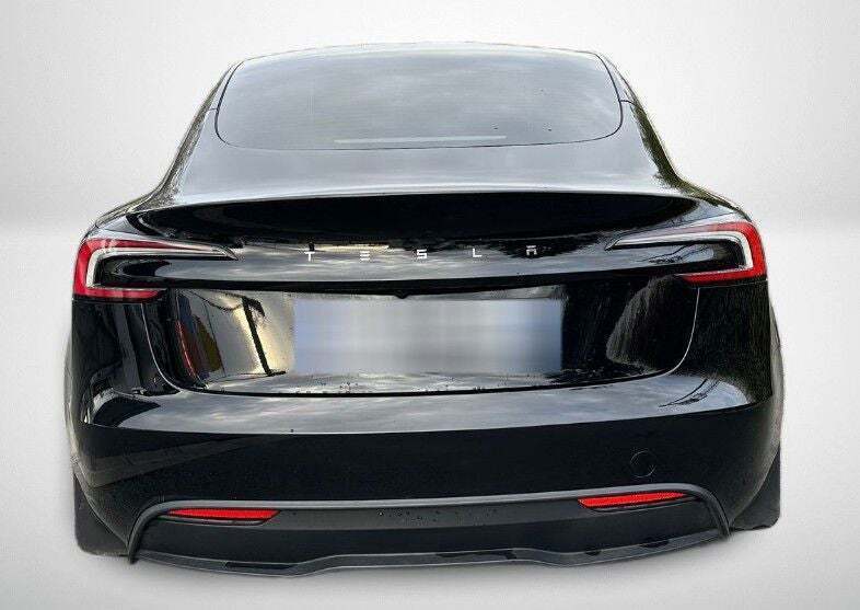 Sort Tesla Model 3 fra 2024